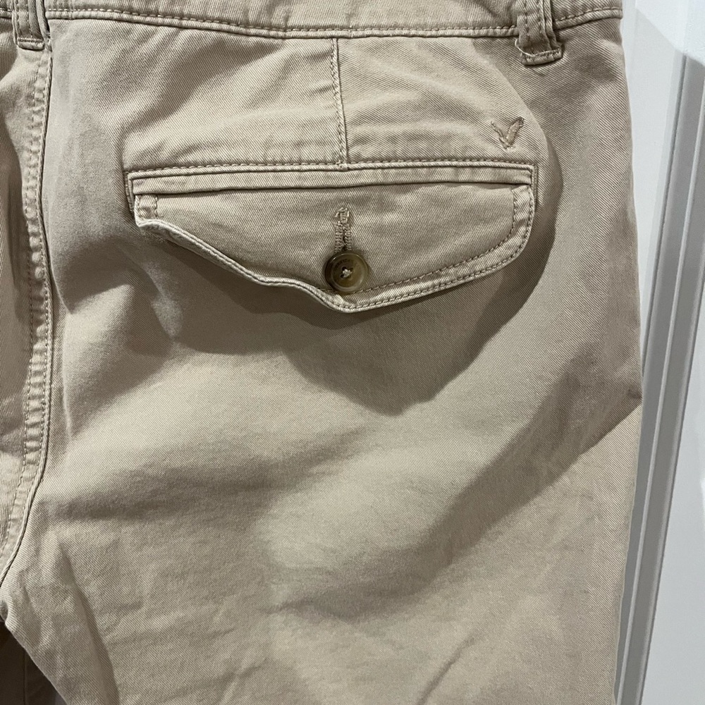 American Eagle Stretch Khaki Bermuda Shorts Size 10 - Picture 6 of 6